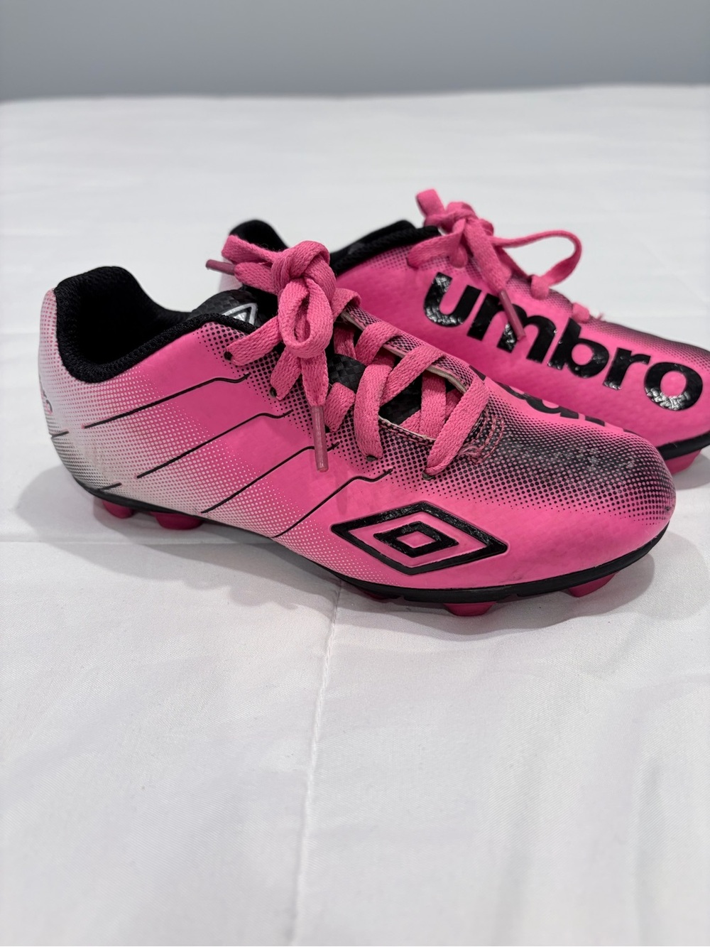 Girls Arturo Umbro Hot Pink and Black Soccer Cleats
